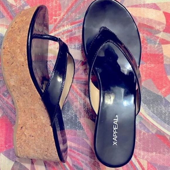 Timeless style Black patent leather platform wedges in size 7 1/2 - Picture 1 of 4